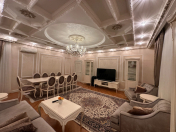 Satılır 3 otaqlı 140 m2 yeni tikili 8 Noyabr m.
