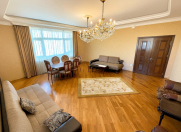 Satılır 3 otaqlı 135 m2 yeni tikili 8 Noyabr m.
