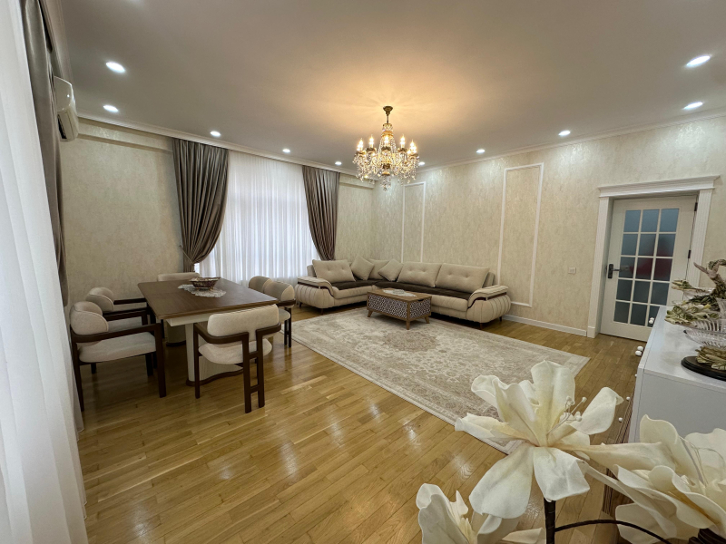 Satılır 3 otaqlı 137 m2 yeni tikili Badamdar