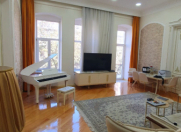 Satılır 3 otaqlı 130.5 m2 köhnə tikili Sahil m.