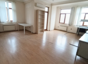 Satılır 4 otaqlı 135 m2 yeni tikili 28 May m.