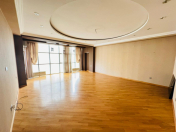 Satılır 4 otaqlı 230 m2 yeni tikili Gənclik m.