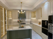 Satılır 4 otaqlı 156 m2 yeni tikili Azadlıq prospekti m.