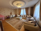 Satılır 4 otaqlı 180 m2 yeni tikili 8 Noyabr m.