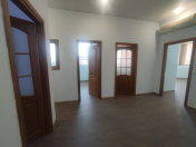 İcarəyə verilir 2 otaqlı 220 m2 ofis Nəriman Nərimanov m.