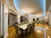 Satılır 4 otaqlı 220 m2 yeni tikili 8 Noyabr m.