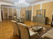 Satılır 4 otaqlı 220 m2 yeni tikili 28 May m.