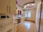 Satılır 3 otaqlı 140 m2 yeni tikili 8 Noyabr m.