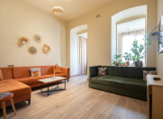 Satılır 3 otaqlı 100 m2 köhnə tikili Axundov bağı