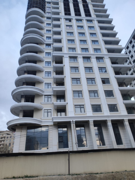 Satılır 3 otaqlı 100 m2 yeni tikili 28 May m.