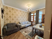 Satılır 2 otaqlı 65 m2 köhnə tikili Memar Əcəmi m.