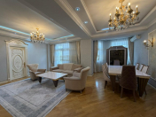 Satılır 3 otaqlı 160 m2 yeni tikili 8 Noyabr m.