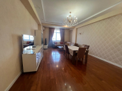 Satılır 4 otaqlı 190 m2 yeni tikili 28 May m.