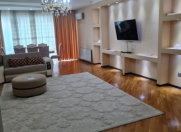 İcarəyə verilir 5 otaqlı 232 m2 yeni tikili Ağ şəhər