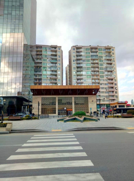 Satılır 3 otaqlı 93 m2 yeni tikili Şah İsmayıl Xətai m.