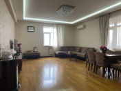 Satılır 4 otaqlı 183 m2 yeni tikili Elmlər Akademiyası m.
