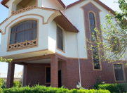 Satılır 9 otaqlı 360 m2 villa Novxanı