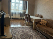 Satılır 2 otaqlı 70 m2 köhnə tikili Xalqlar Dostluğu m.
