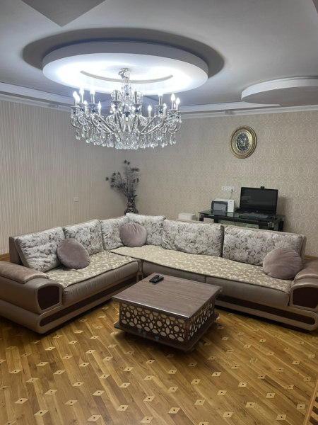 Satılır 4 otaqlı 113 m2 köhnə tikili Bakıxanov
