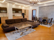 Satılır 4 otaqlı 140 m2 yeni tikili Şah İsmayıl Xətai m.