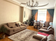 Satılır 3 otaqlı 120 m2 yeni tikili İnşaatçılar m.