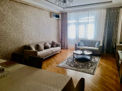 Satılır 2 otaqlı 80 m2 yeni tikili Xalqlar Dostluğu m.