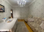 Satılır 3 otaqlı 70 m2 köhnə tikili Qara Qarayev m.