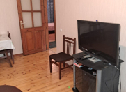 Satılır 2 otaqlı 70 m2 köhnə tikili Yasamal r.