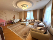 Satılır 4 otaqlı 175 m2 yeni tikili 8 Noyabr m.