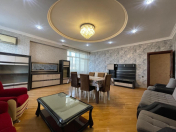 Satılır 3 otaqlı 150 m2 yeni tikili İnşaatçılar m.