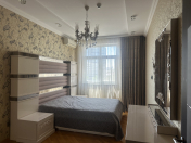 Satılır 3 otaqlı 138 m2 yeni tikili 28 May m.