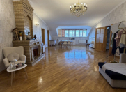 Satılır 8 otaqlı 400 m2 köhnə tikili Azadlıq prospekti m.