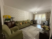 Satılır 3 otaqlı 80 m2 köhnə tikili Xalqlar Dostluğu m.