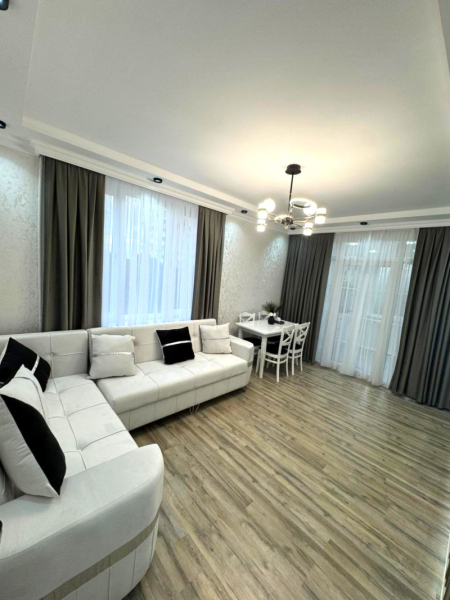 Satılır 2 otaqlı 46 m2 köhnə tikili Neftçilər m.