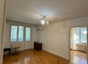 Satılır 2 otaqlı 40 m2 köhnə tikili Elmlər Akademiyası m.