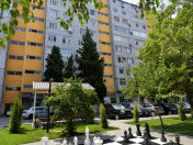 Satılır 2 otaqlı 70 m2 köhnə tikili Gənclik m.
