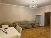 Satılır 2 otaqlı 60 m2 köhnə tikili ABŞ səfirliyi