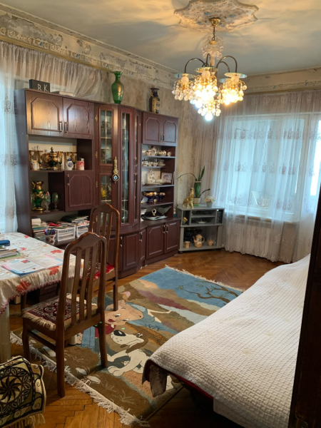Satılır 4 otaqlı 120 m2 köhnə tikili Azadlıq prospekti m.