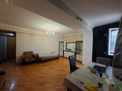 Satılır 2 otaqlı 60 m2 köhnə tikili Elmlər Akademiyası m.