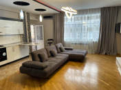 Satılır 4 otaqlı 130 m2 yeni tikili Gənclik m.