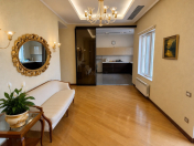Satılır 5 otaqlı 390 m2 yeni tikili 28 May m.