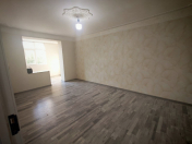Satılır 3 otaqlı 60 m2 köhnə tikili İnşaatçılar m.